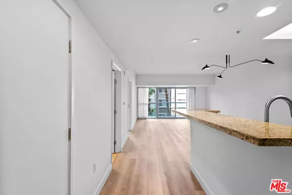 Marina Del Rey, CA 90292,13700 Marina Pointe Drive #306