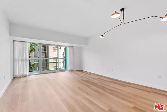 Marina Del Rey, CA 90292,13700 Marina Pointe Drive #306