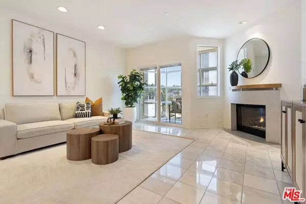 Los Angeles, CA 90049,171 N Church Lane #619
