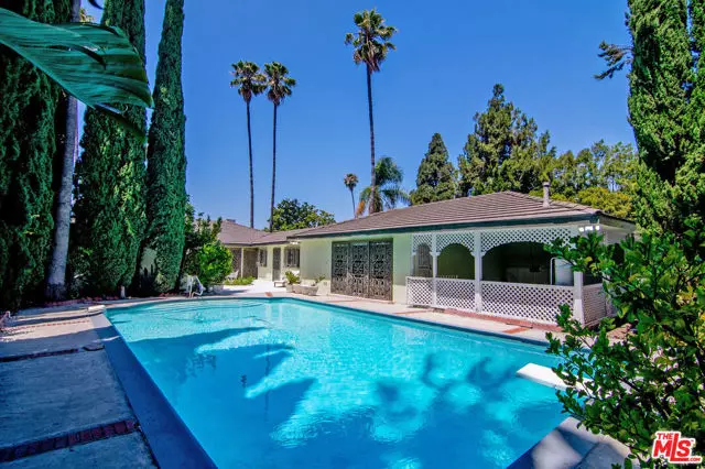 180 N Highland Avenue, Los Angeles, CA 90036