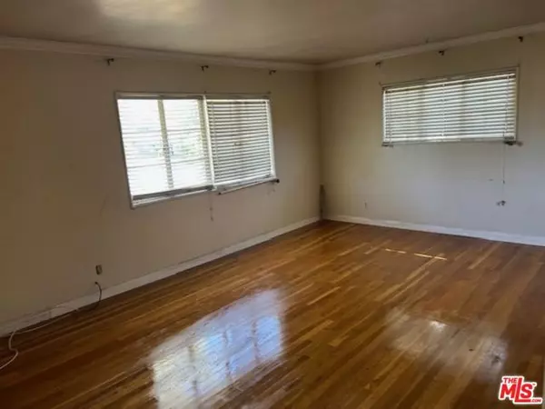 Los Angeles, CA 90016,5198 Village