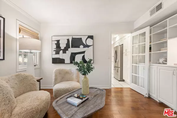 Woodland Hills (los Angeles), CA 91367,5433 Rozie Avenue