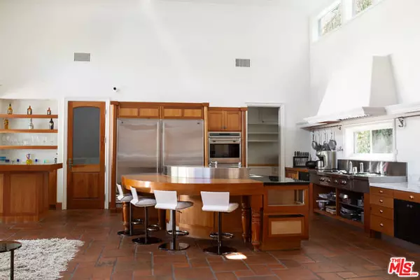 Beverly Hills, CA 90210,1031 Cove Way