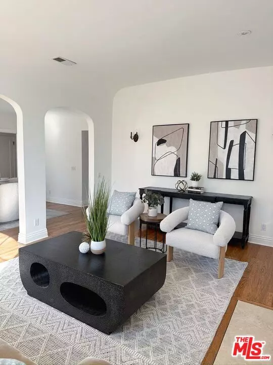 Los Angeles, CA 90038,716 N June Street