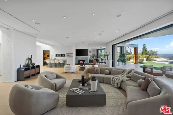 Beverly Hills, CA 90210,455 Castle Place