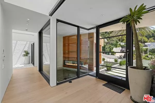 Beverly Hills, CA 90210,455 Castle Place