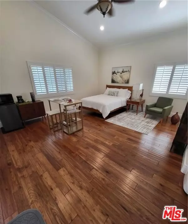 4956 Doman Avenue, Tarzana (los Angeles), CA 91356