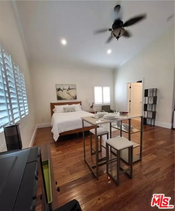 Tarzana (los Angeles), CA 91356,4956 Doman Avenue