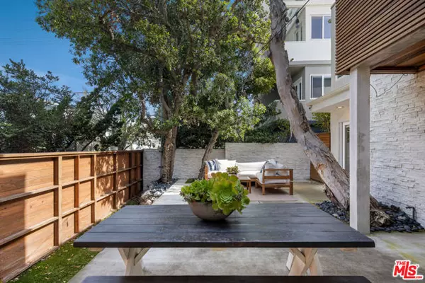 Venice (los Angeles), CA 90292,34 Anchorage Street