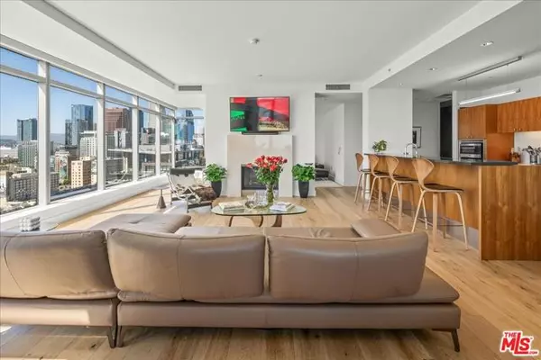 1155 S Grand Avenue #2202, Los Angeles, CA 90015