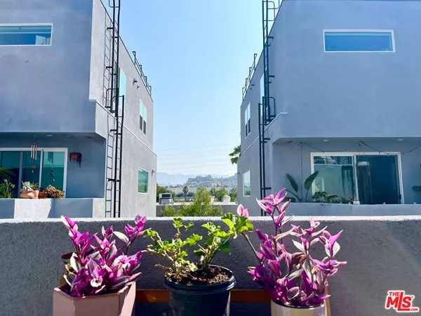 2927 Denby Avenue, Los Angeles, CA 90039