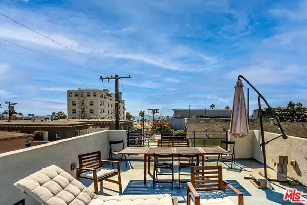 Venice (los Angeles), CA 90291,28 Ozone Avenue #1/2