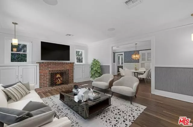 7024 De Longpre Avenue, Los Angeles, CA 90028