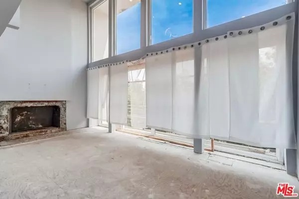 Los Angeles, CA 90046,8655 Appian Way