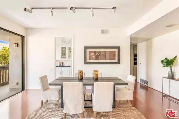 Los Angeles, CA 90049,11805 Mayfield Avenue #202