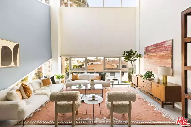 Los Angeles, CA 90038,803 Wilcox Avenue #12