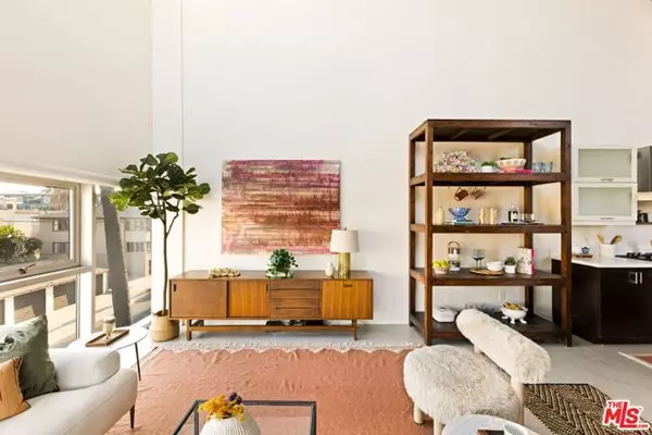 Los Angeles, CA 90038,803 Wilcox Avenue #12