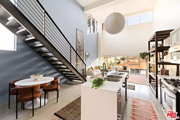 Los Angeles, CA 90038,803 Wilcox Avenue #12