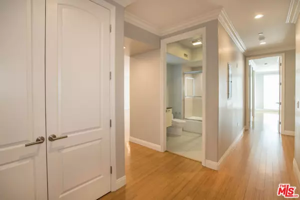 West Hollywood, CA 90046,1283 Havenhurst Drive #306