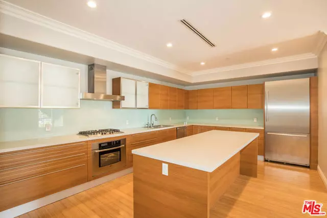 West Hollywood, CA 90046,1283 Havenhurst Drive #306