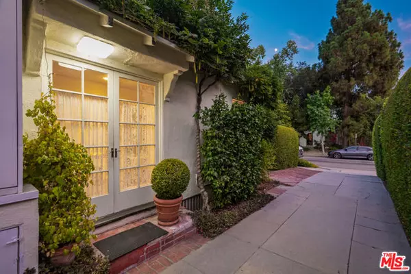 Toluca Lake (los Angeles), CA 91601,10941 Peach Grove Street
