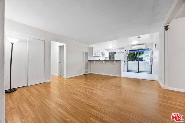 Tarzana (los Angeles), CA 91356,18530 Hatteras Street #313