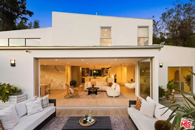 2615 La Cuesta Drive, Los Angeles, CA 90046