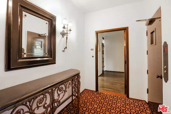 West Hollywood, CA 90046,1302 Sweetzer Avenue #205