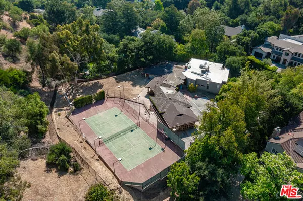 Encino (los Angeles), CA 91436,16145 High Valley Place