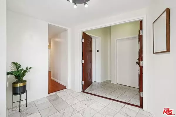 Los Angeles, CA 90025,1209 Amherst Avenue #201