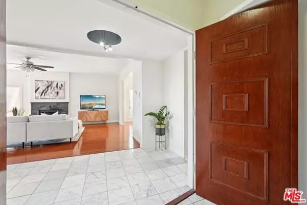 Los Angeles, CA 90025,1209 Amherst Avenue #201