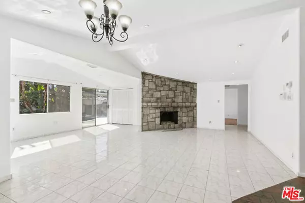 Winnetka (los Angeles), CA 91306,20500 Archwood Street