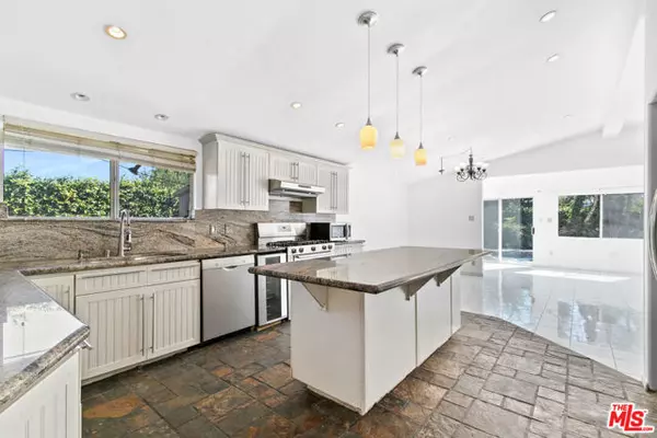 Winnetka (los Angeles), CA 91306,20500 Archwood Street