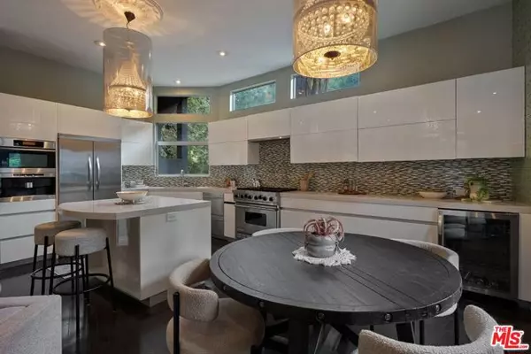 Los Angeles, CA 90046,2180 Laurel Canyon Boulevard