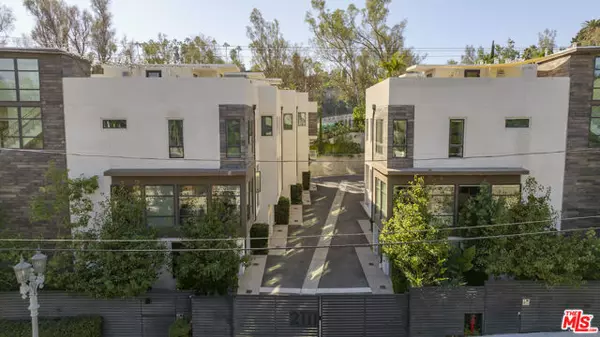 Los Angeles, CA 90068,2111 N Cahuenga Boulevard #14