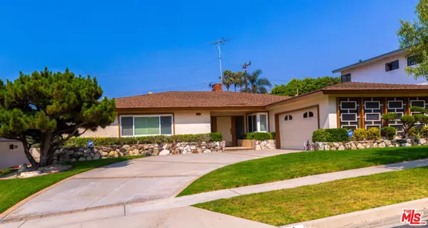 5211 Reynier Avenue, Los Angeles, CA 90056