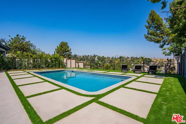 5835 Mcdonie Avenue, Woodland Hills (los Angeles), CA 91367