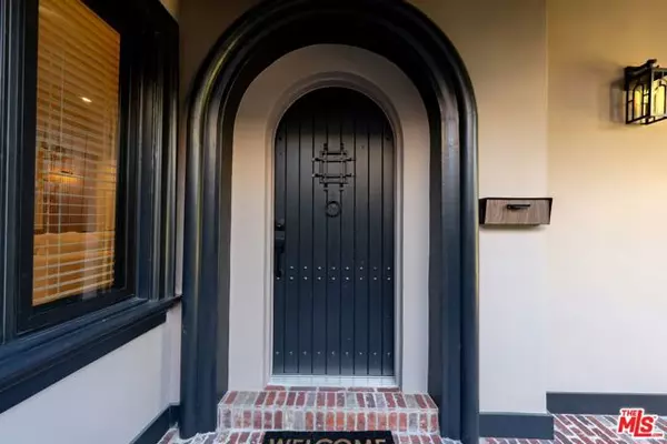 Los Angeles, CA 90019,5558 Edgewood Place