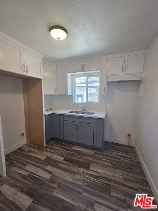 Los Angeles, CA 90044,817 W 101st Street