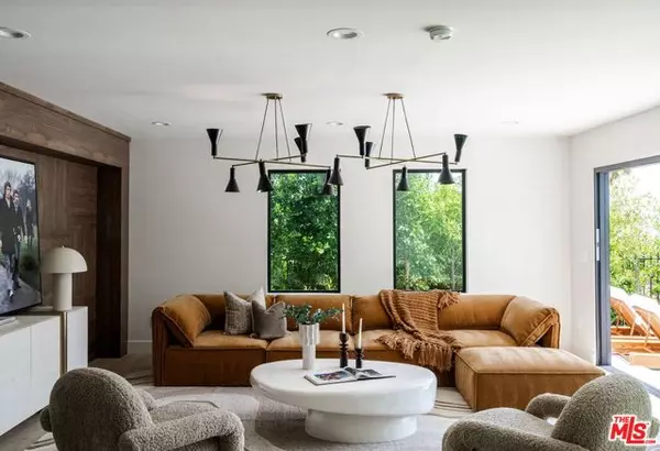 Los Angeles, CA 90046,2380 Venus Drive