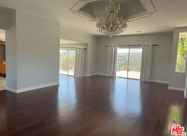 Los Angeles, CA 90049,911 TEAKWOOD Road