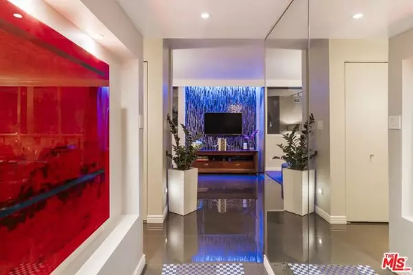 Los Angeles, CA 90027,4455 Los Feliz Boulevard #907