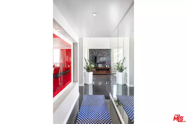 Los Angeles, CA 90027,4455 Los Feliz Boulevard #907