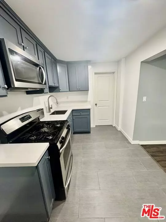 Los Angeles, CA 90043,2911 W Florence Avenue #APT