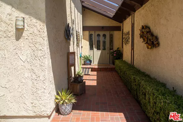 Granada Hills (los Angeles), CA 91344,12818 Neon Way