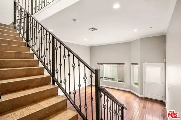 Agoura Hills, CA 91301,5241 Colodny Drive #103