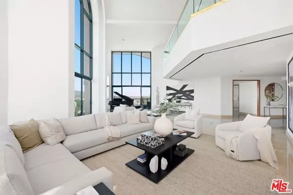 Los Angeles, CA 90024,10490 Wilshire Boulevard #PH4