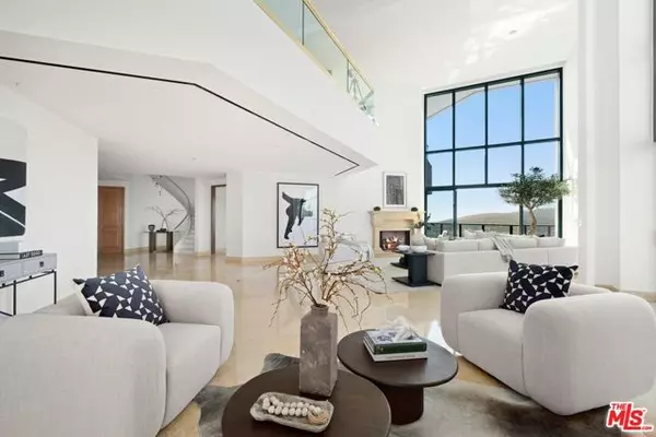 Los Angeles, CA 90024,10490 Wilshire Boulevard #PH4