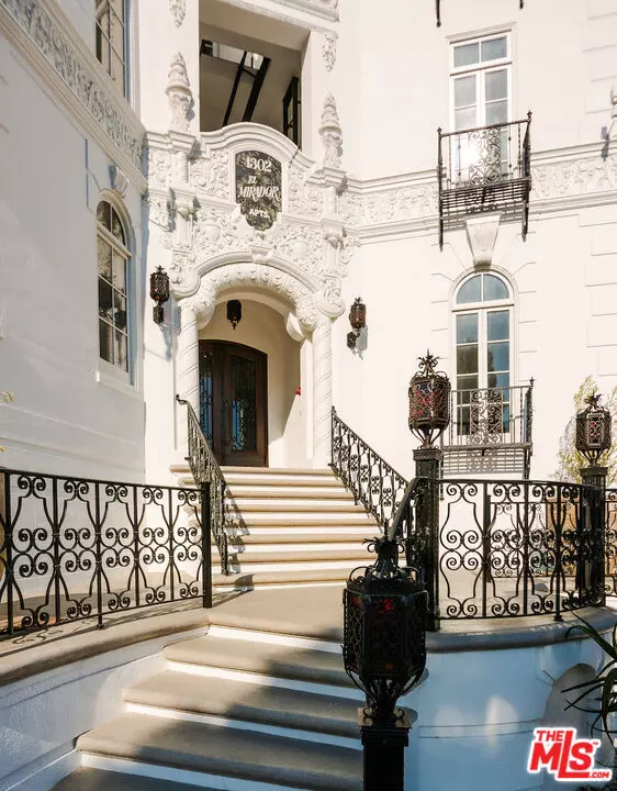 West Hollywood, CA 90046,1302 Sweetzer Avenue #602