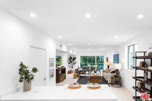 Los Angeles, CA 90049,11620 Chenault Street #103